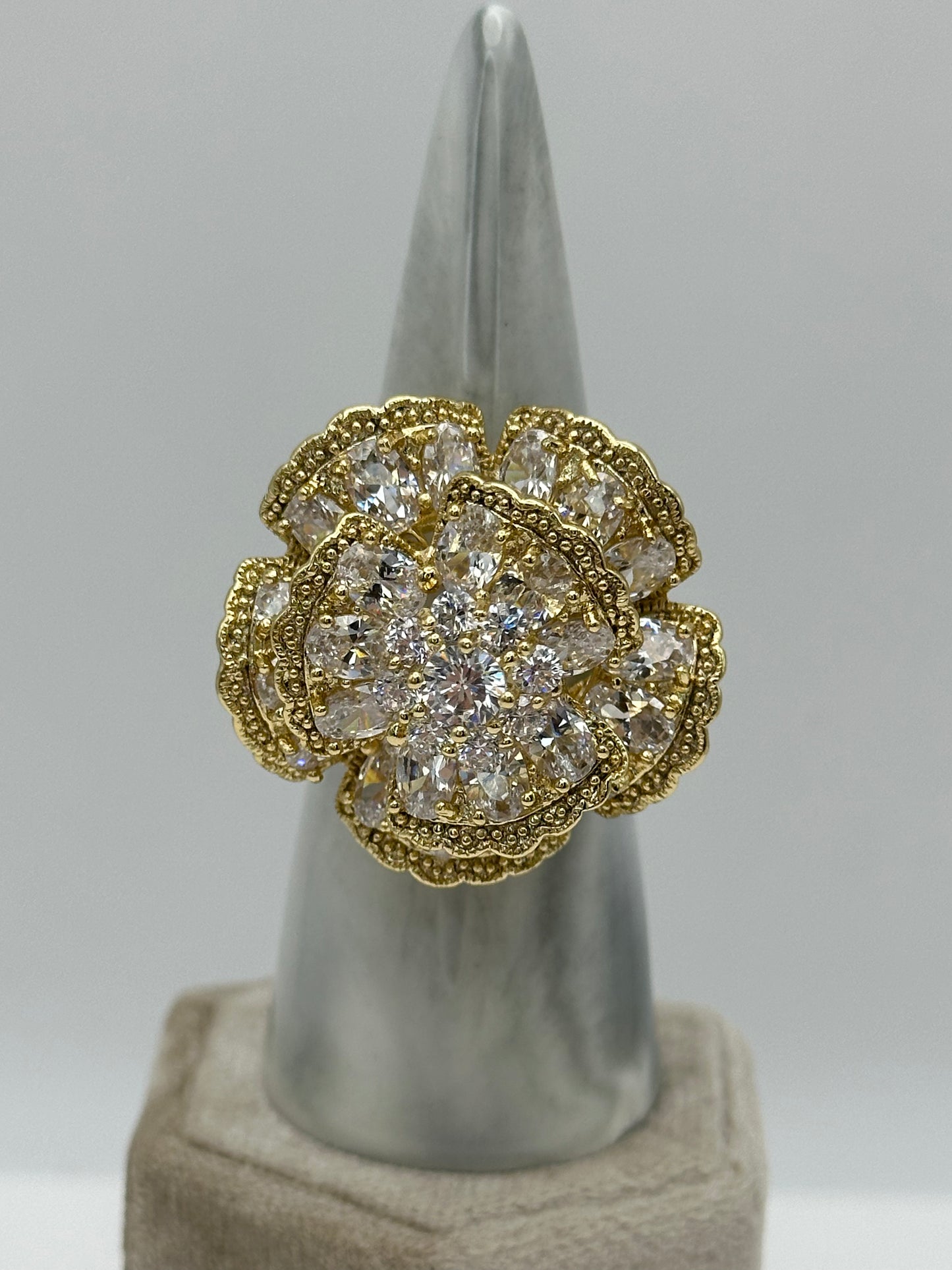 Anillo de rosa grande oro laminado 14k