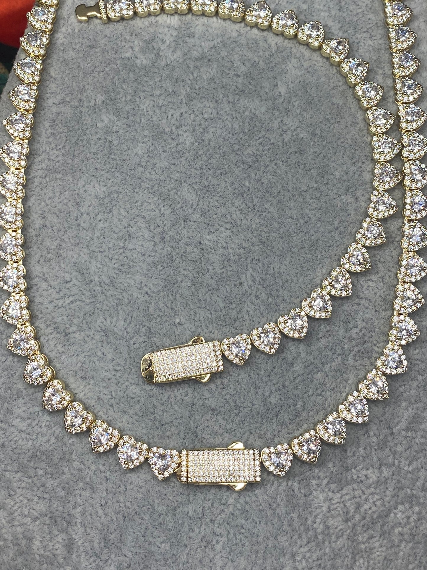 Gargantilla de corazones