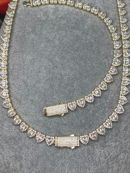 Gargantilla de corazones